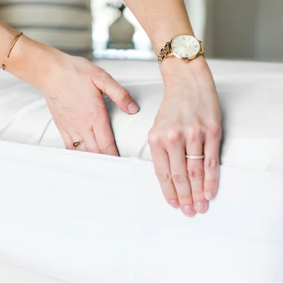 Better Bedder Bed Headband Transforms Any Flat Sheet into Fitted Sheet - KING - Picture 2 of 3